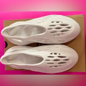 adidas Yeezy Foam RNNR (white)